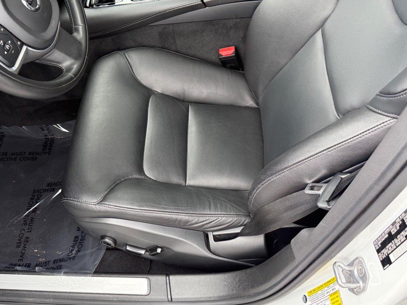 Certified 2022 Volvo S60 T8 R-Design Expression w/ Premium Package AWD/4WD image 18