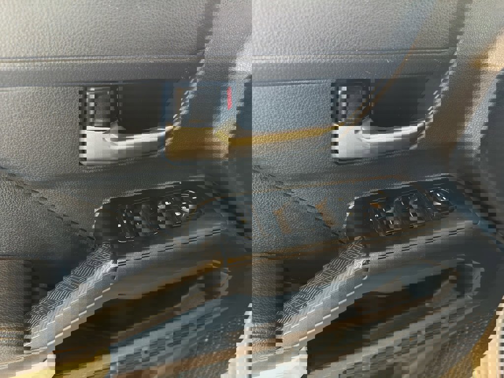 Used 2024 Toyota Tacoma TRD Off-Road image 9