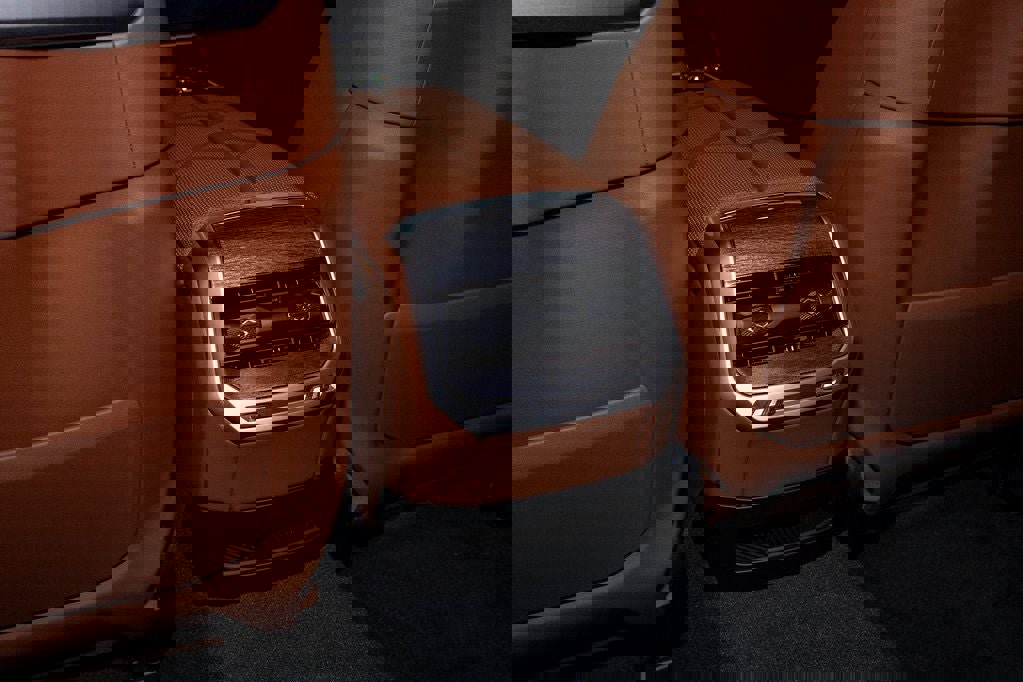 Used 2025 BMW i7 eDrive50 w/ Premium Package image 39