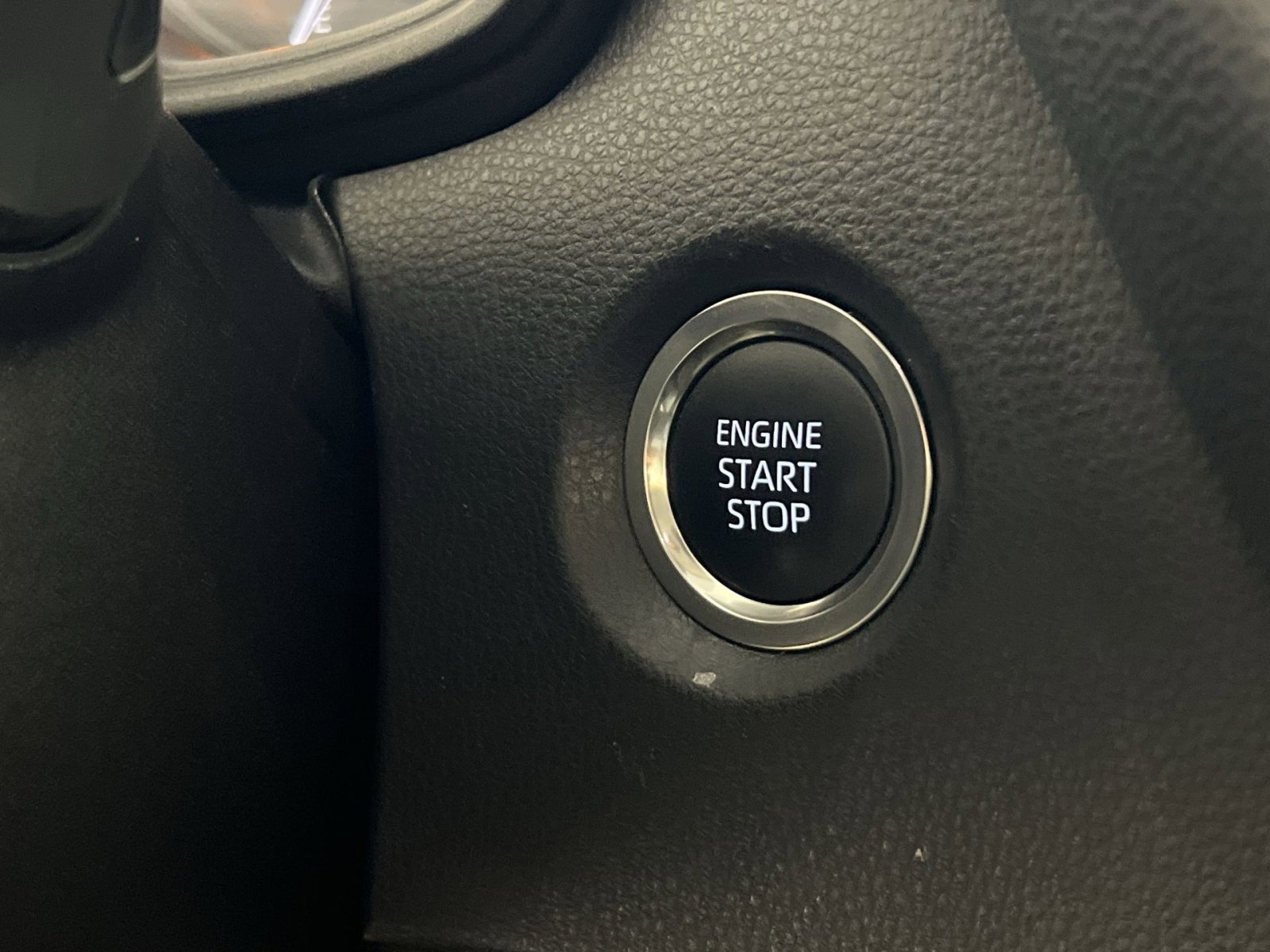 Used 2025 Toyota Corolla LE w/ LE Premium Package image 32