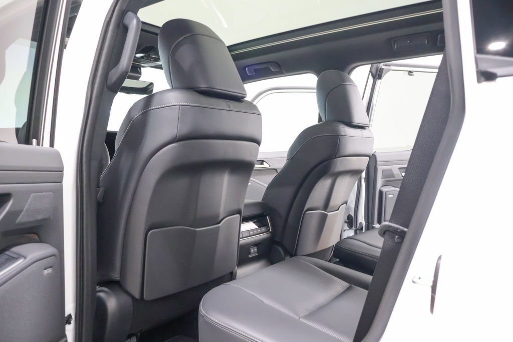 Used 2026 Lexus GX 550 w/ Accessory Package (2T) AWD/4WD image 45