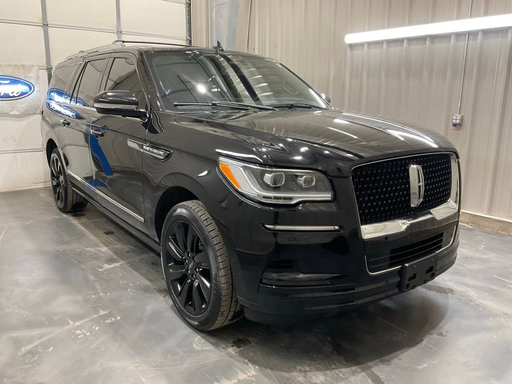 Used 2022 Lincoln Navigator L Reserve image 1