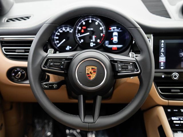 Certified 2025 Porsche Macan image 13