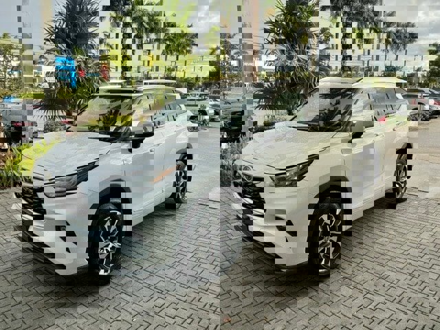 Used 2020 Toyota Highlander XLE image 3