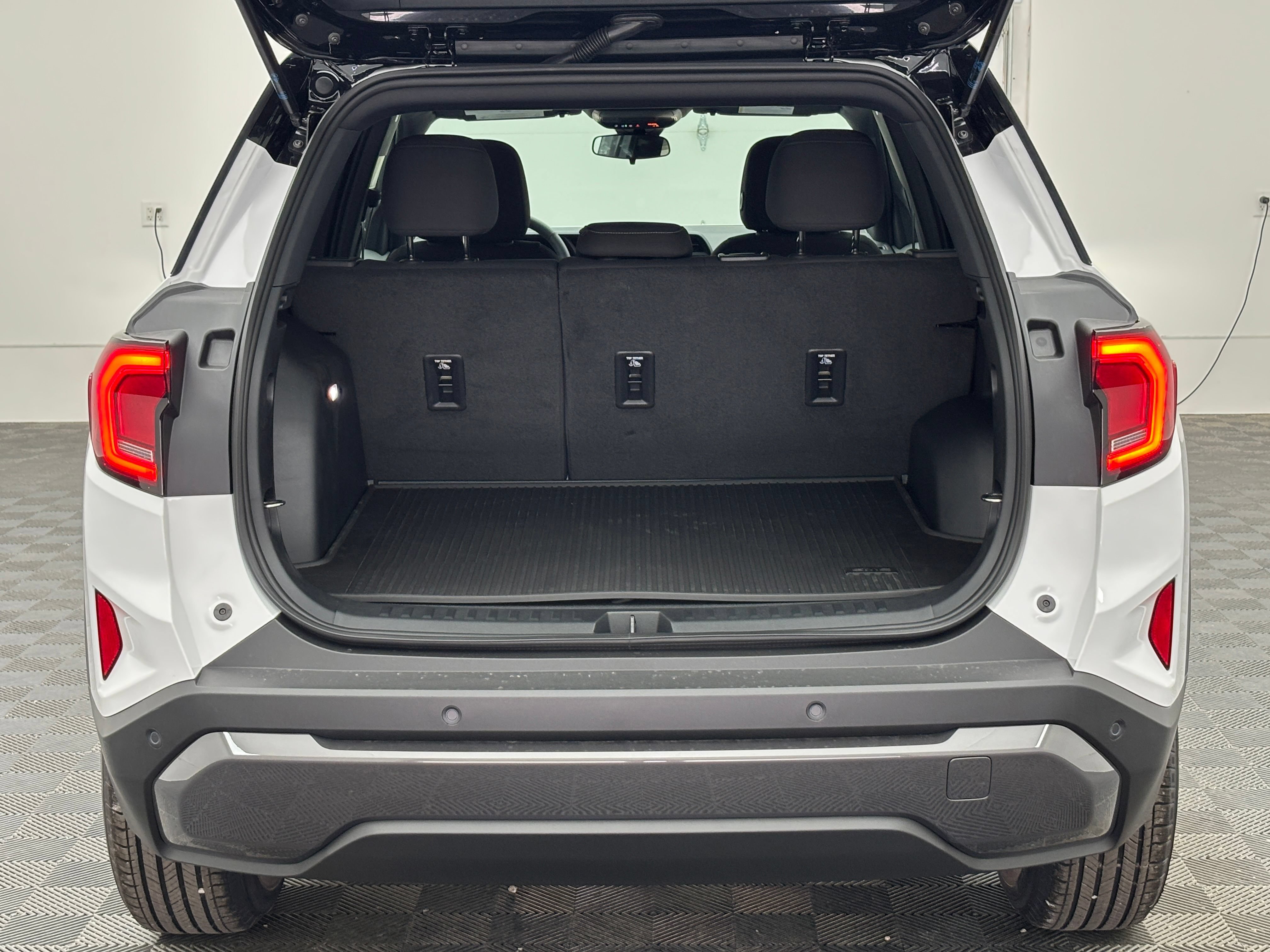 New 2027 GMC Terrain Elevation FWD image 9