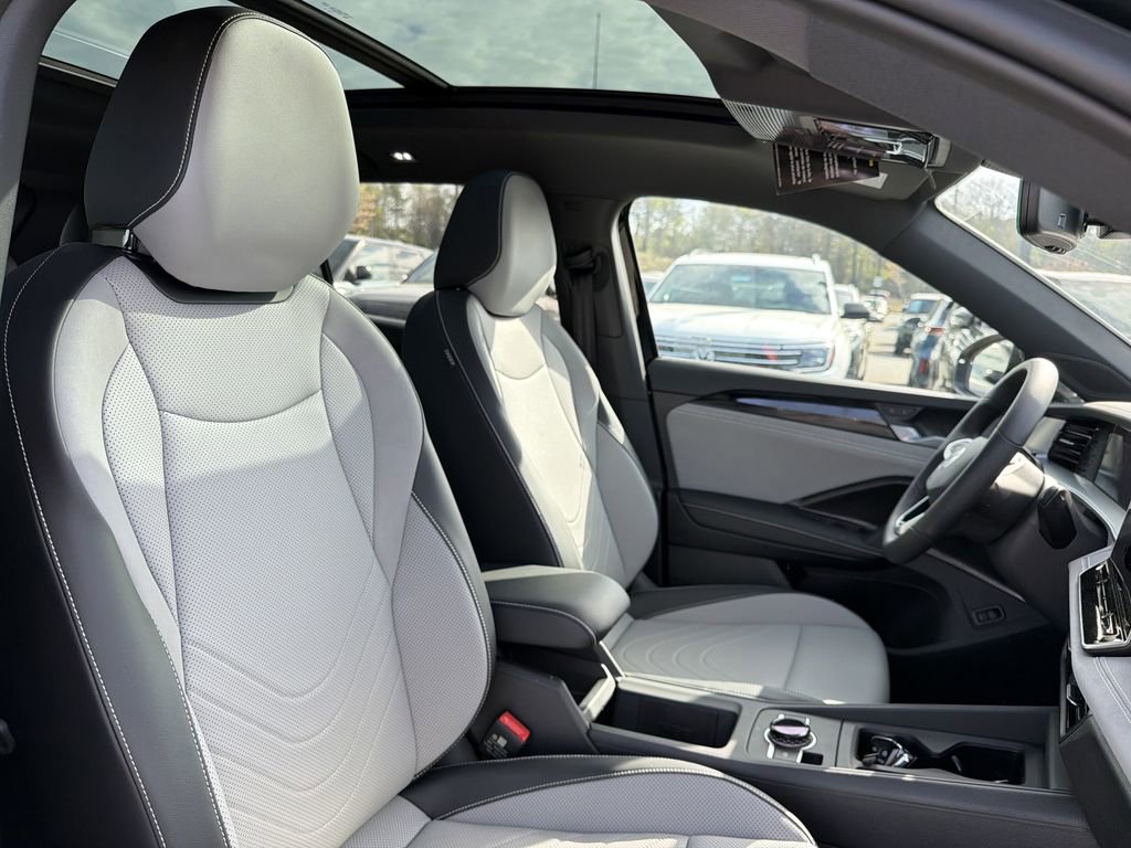 New 2026 Volkswagen Tiguan SE R-Line image 19