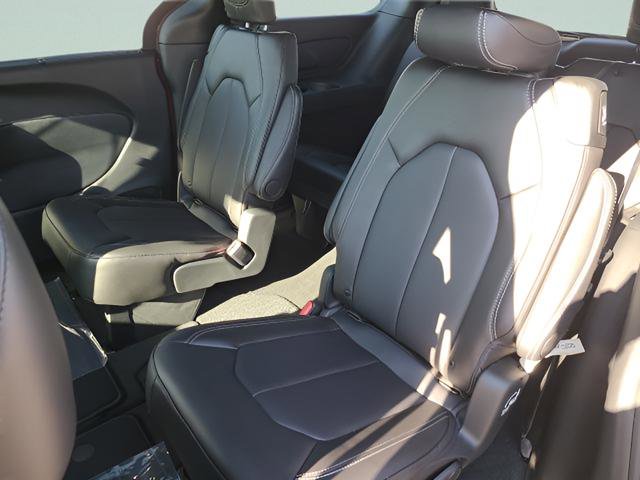 New 2026 Chrysler Pacifica Select AWD/4WD image 18