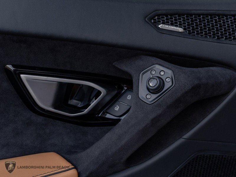 Used 2024 Lamborghini Huracan Tecnica image 28