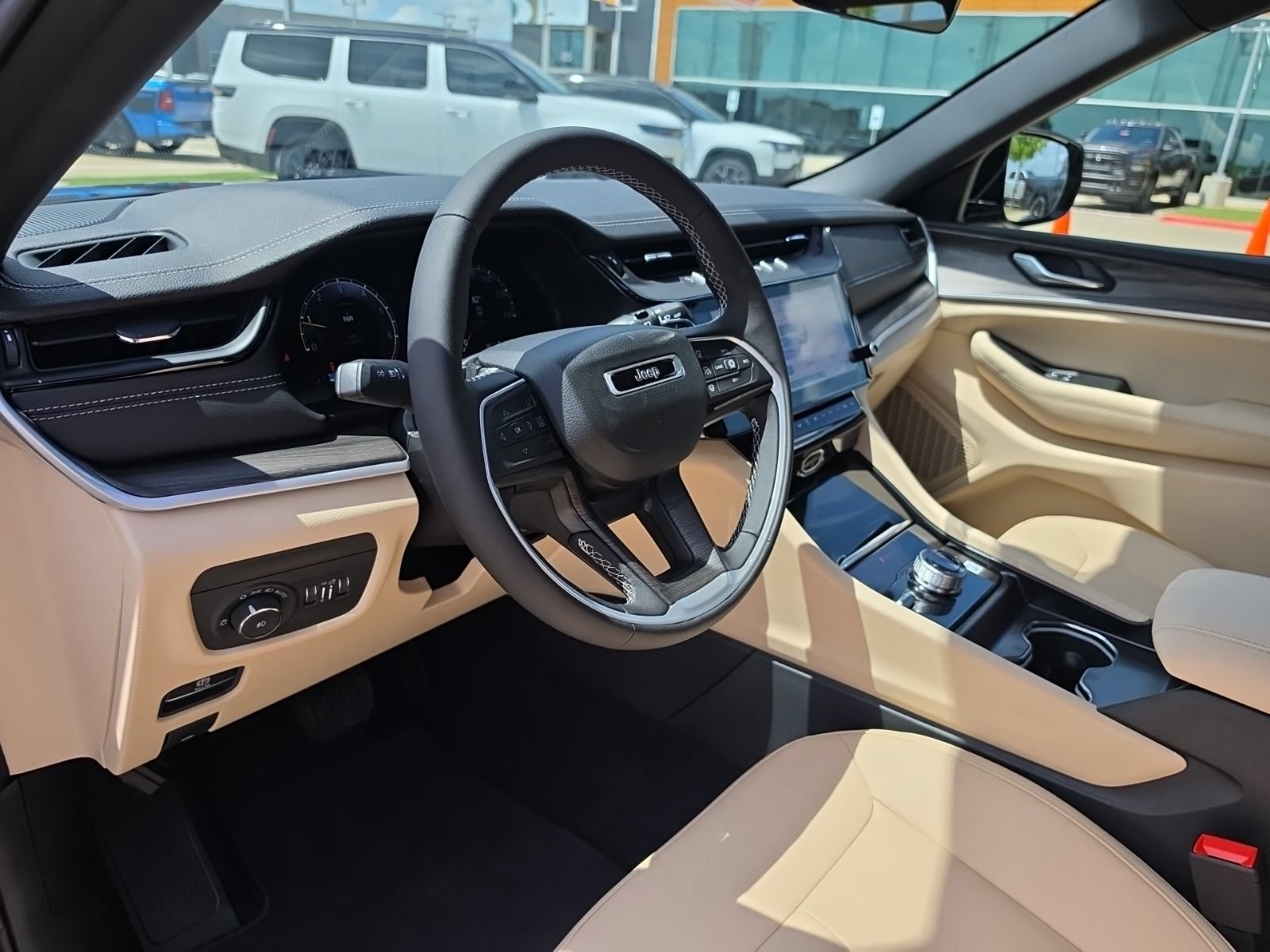 New 2026 Jeep Grand Cherokee Limited w/ Limited Altitude Package AWD/4WD image 10