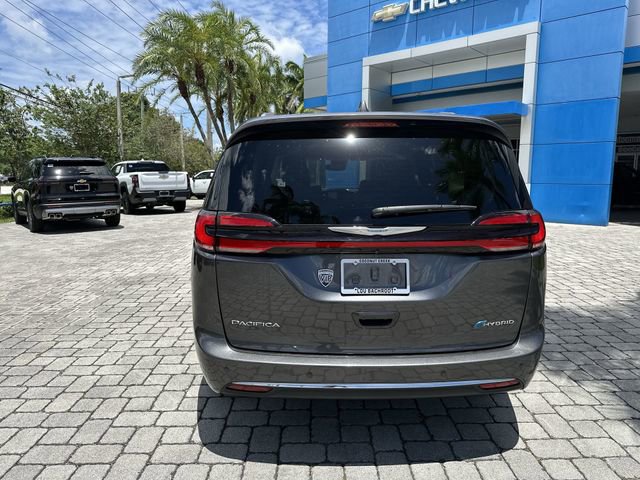 Used 2021 Chrysler Pacifica Limited w/ Uconnect Theater Family Group FWD image 37