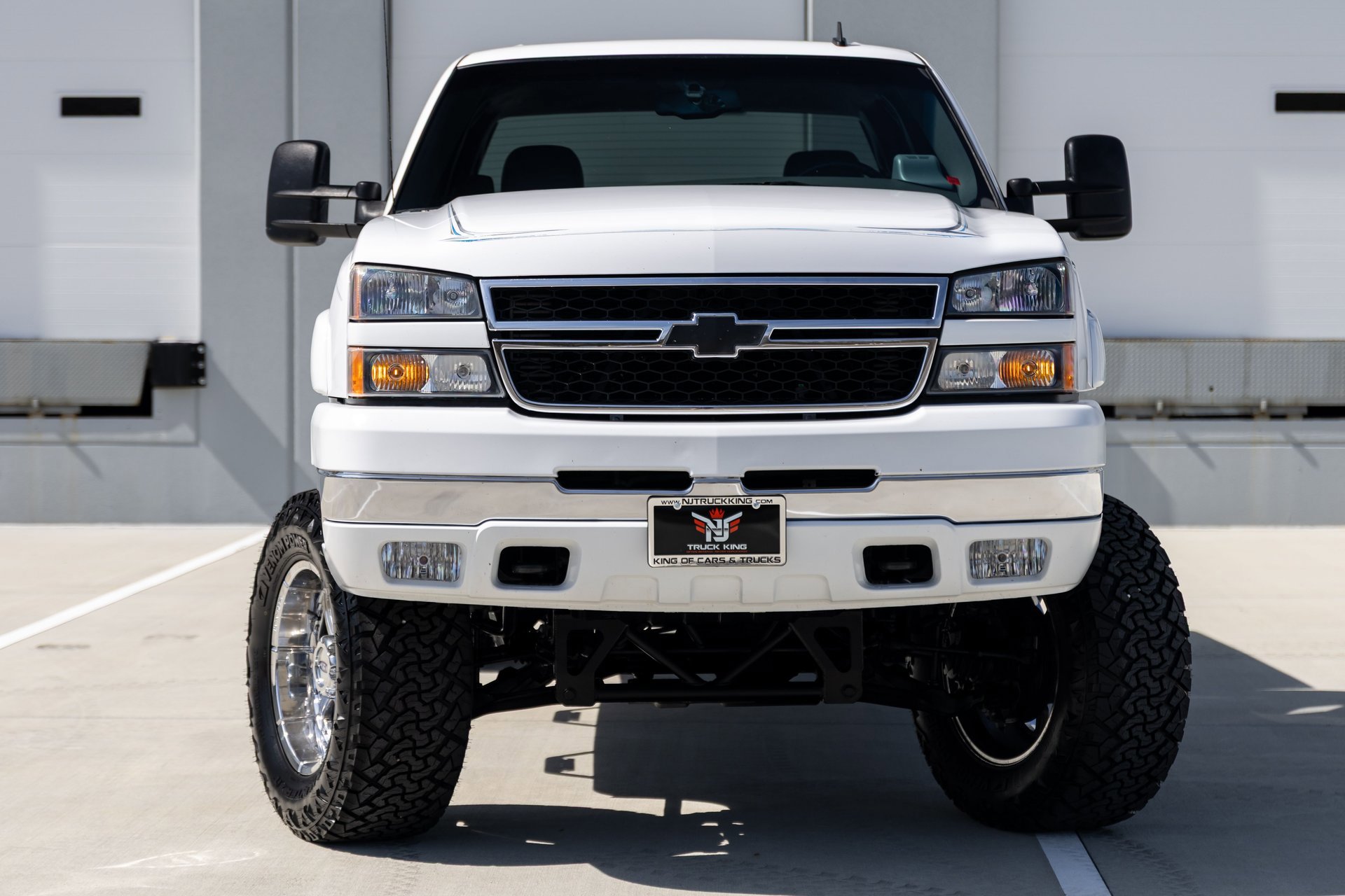 Used 2006 Chevrolet Silverado 2500 LT w/ Heavy-Duty Power Package image 2