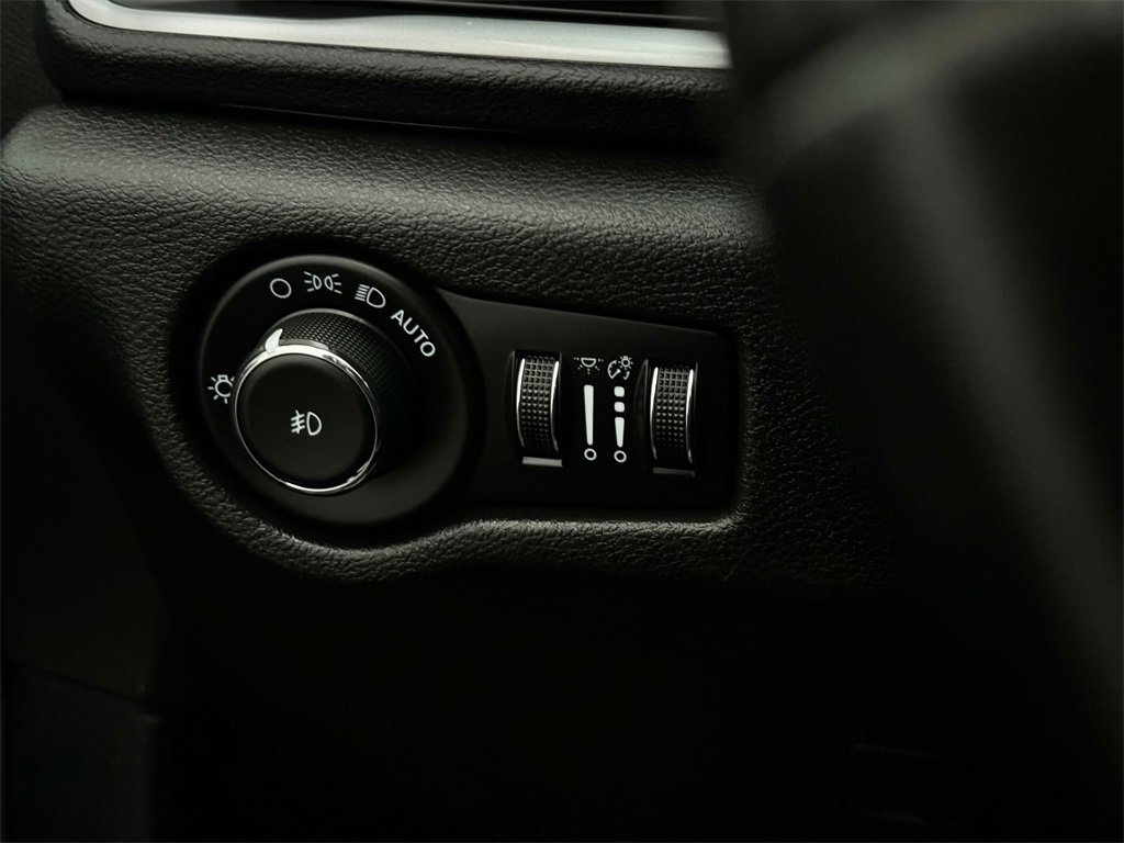 Used 2020 Chrysler Pacifica Touring-L w/ S Appearance Package image 28