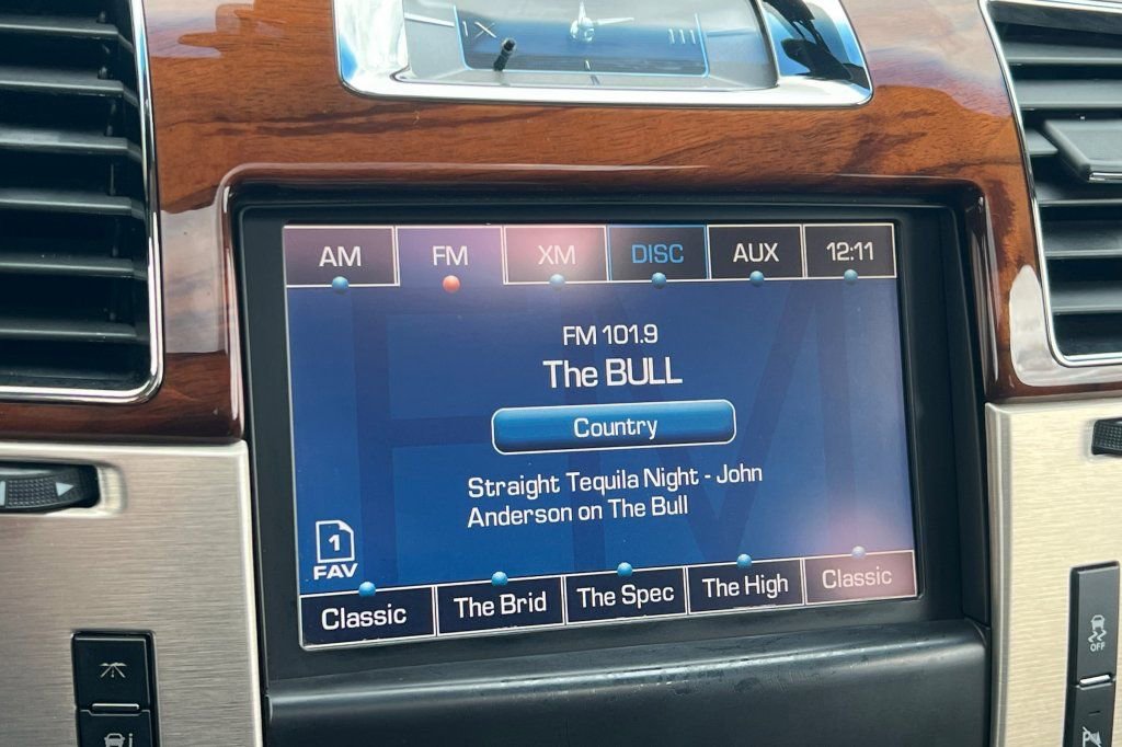 Used 2014 Cadillac Escalade Platinum AWD/4WD image 17