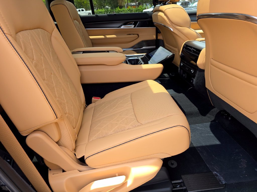 New 2026 Jeep Grand Wagoneer Summit AWD/4WD image 18