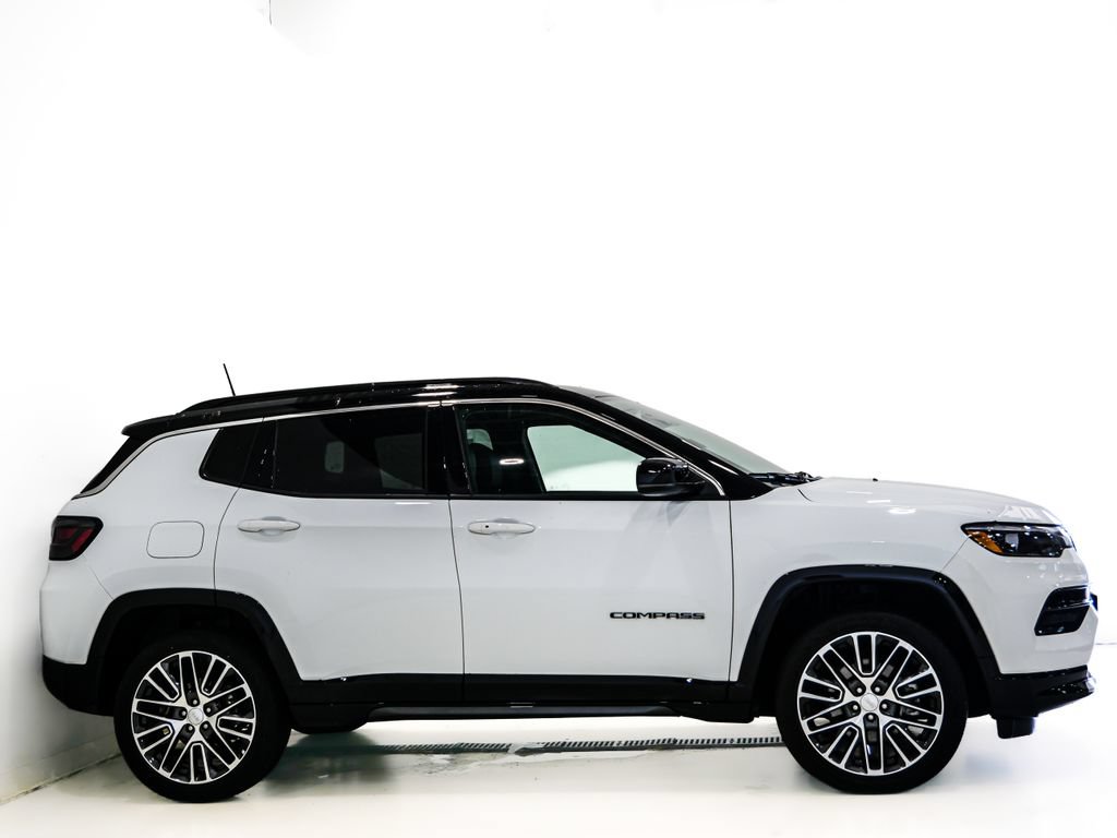 Used 2023 Jeep Compass Limited w/ Elite Group AWD/4WD image 5