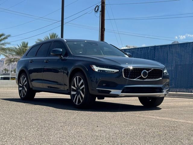 New 2025 Volvo V90 B6 Cross Country Ultra w/ Protection Package Premier