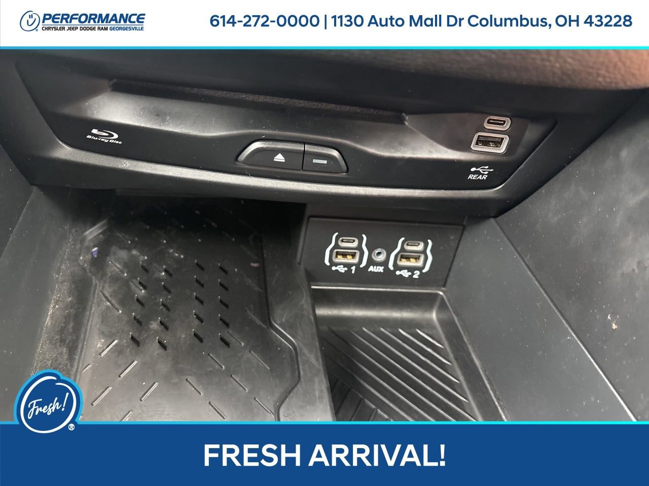 Used 2025 Chrysler Pacifica Pinnacle w/ Trailer Tow Group image 25