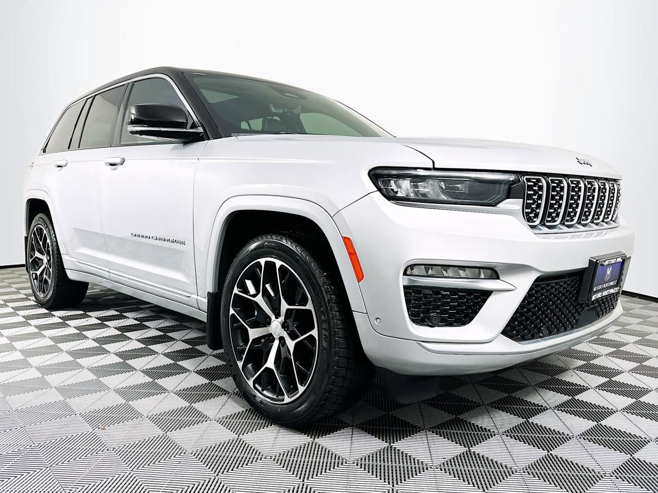 Used 2022 Jeep Grand Cherokee Summit image 7