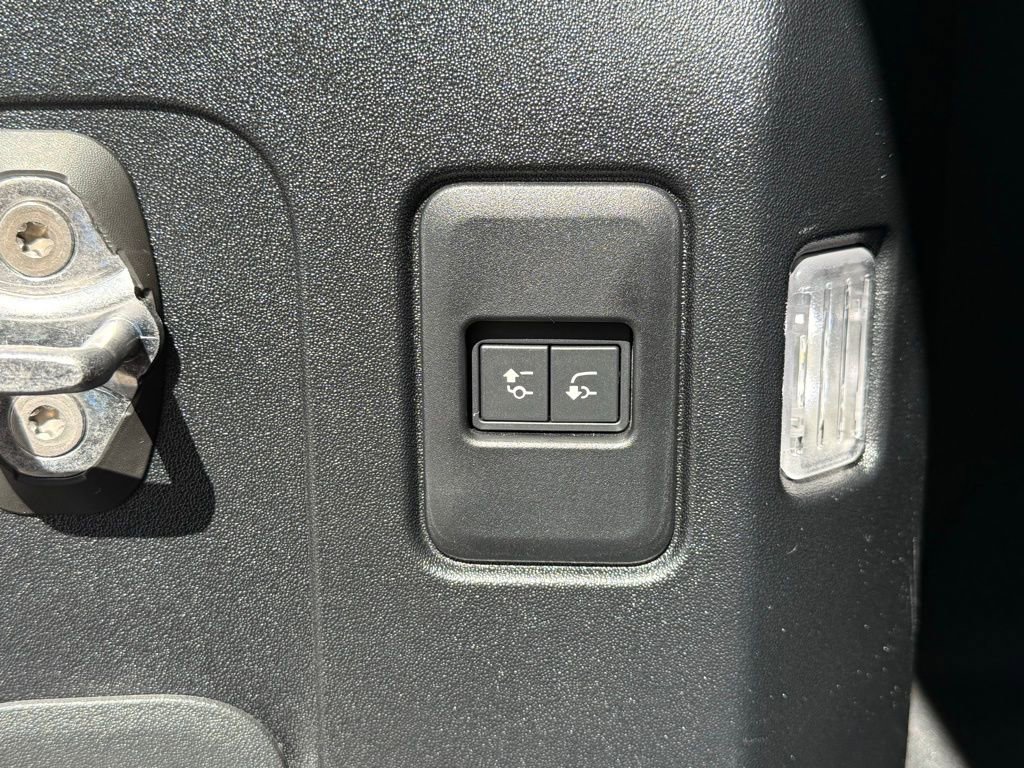 Certified 2023 Land Rover Defender 110 X-Dynamic SE image 38