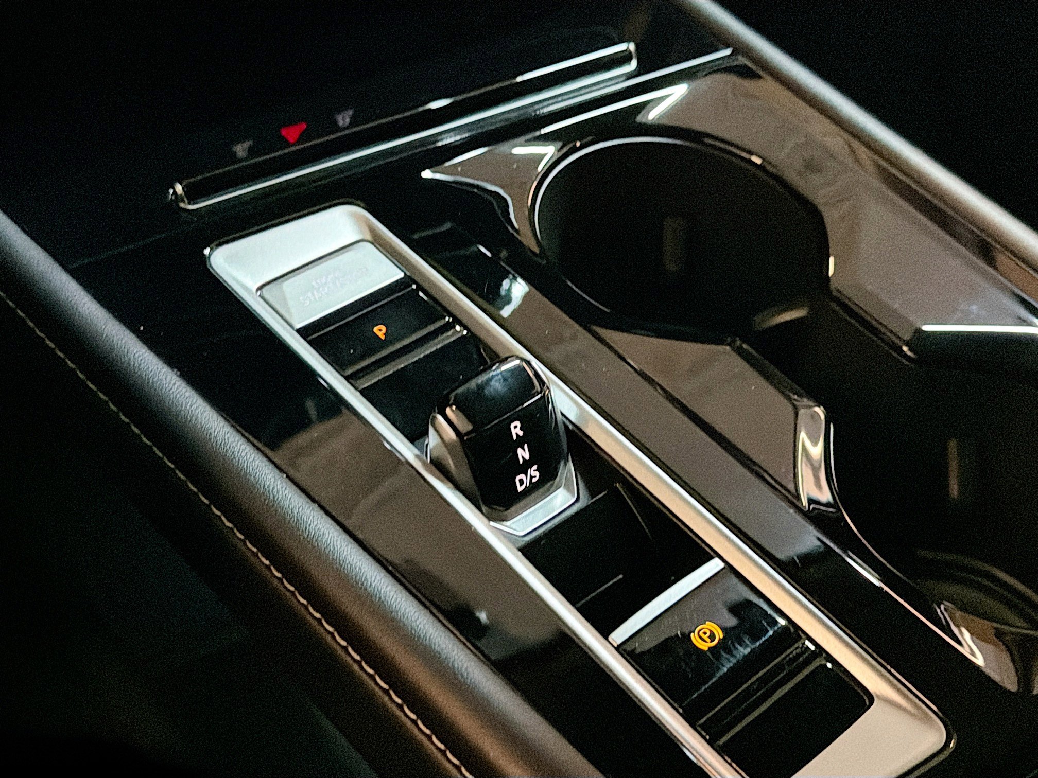 Used 2024 Volkswagen Atlas SE image 24