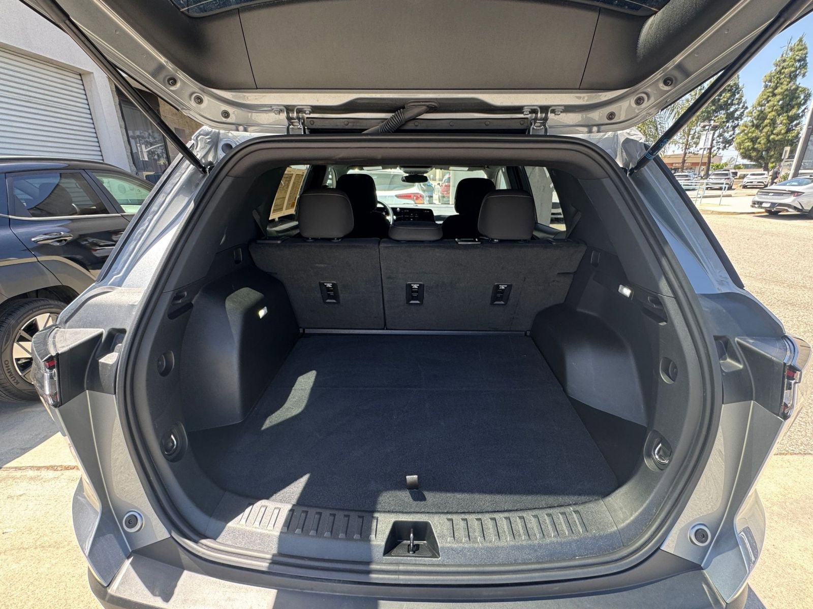 Used 2025 Chevrolet Equinox LT FWD image 32
