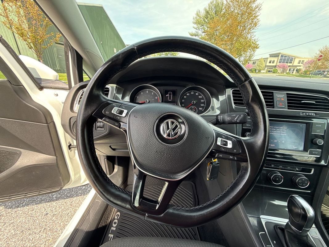 Used 2018 Volkswagen Golf S image 19