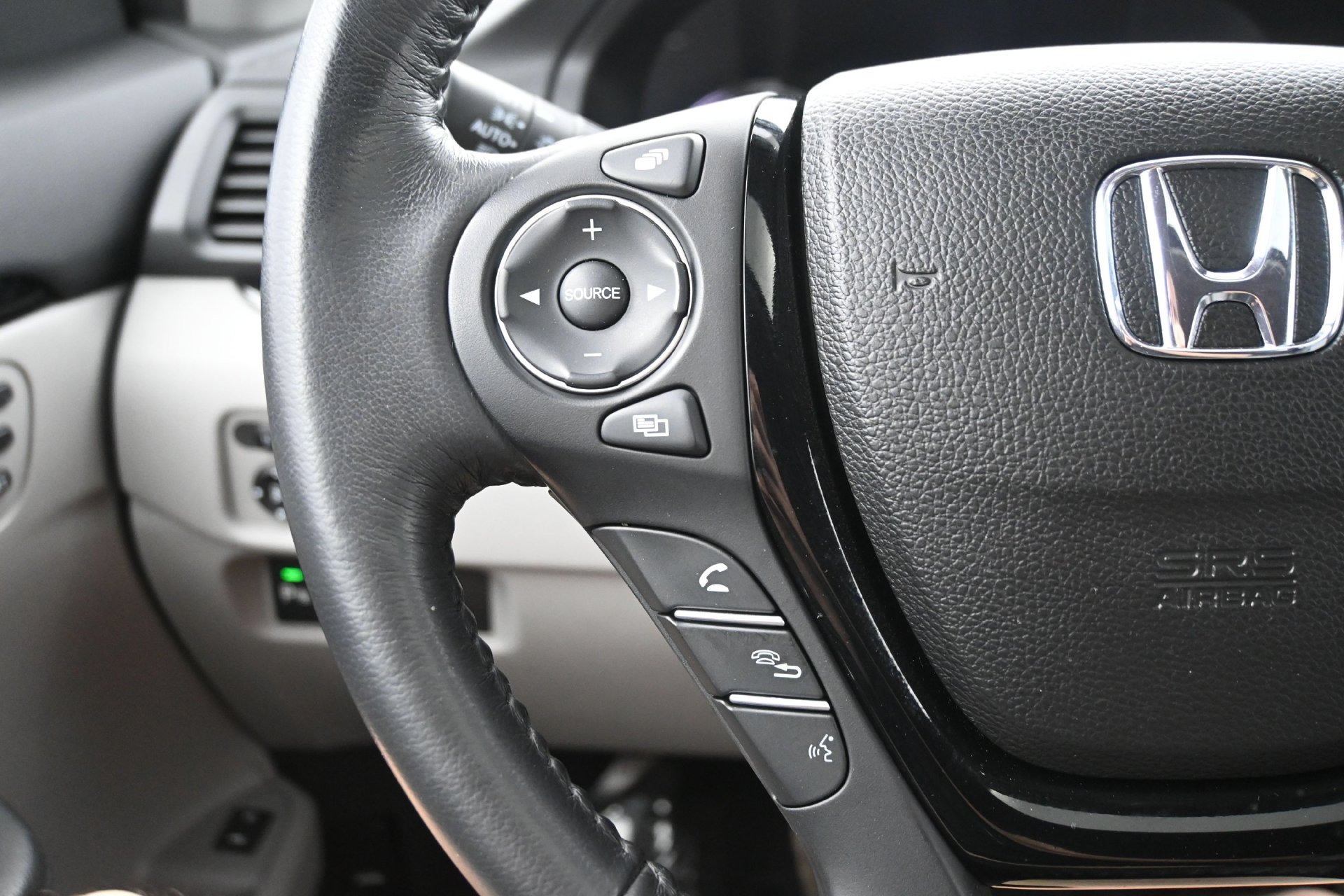 Used 2017 Honda Pilot Touring image 22