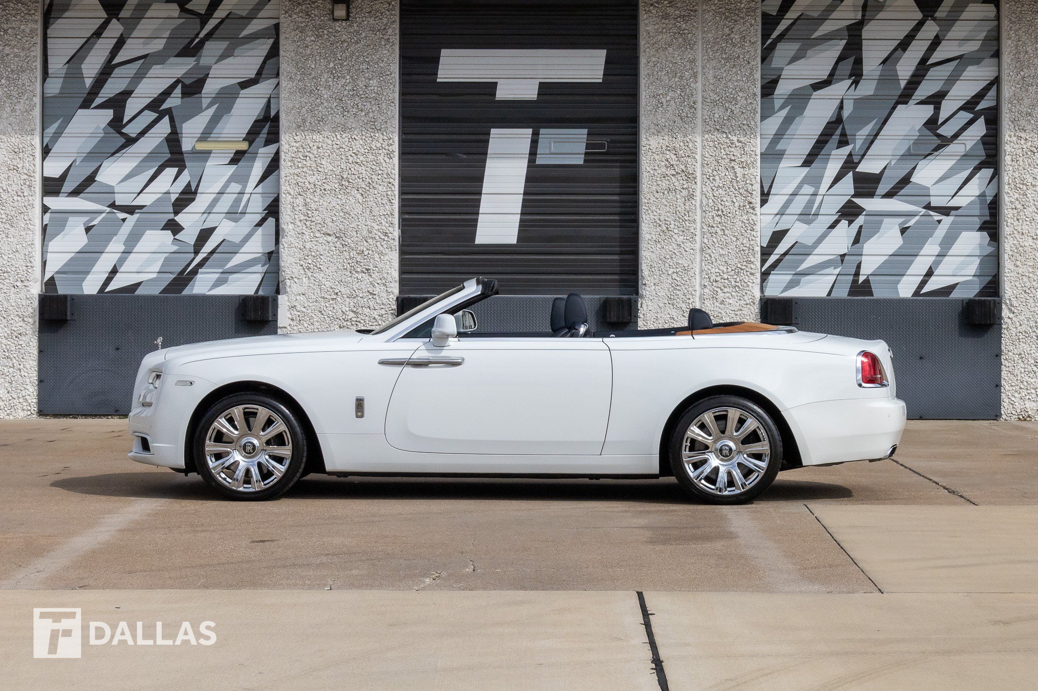 Used 2019 Rolls-Royce Dawn RWD image 1