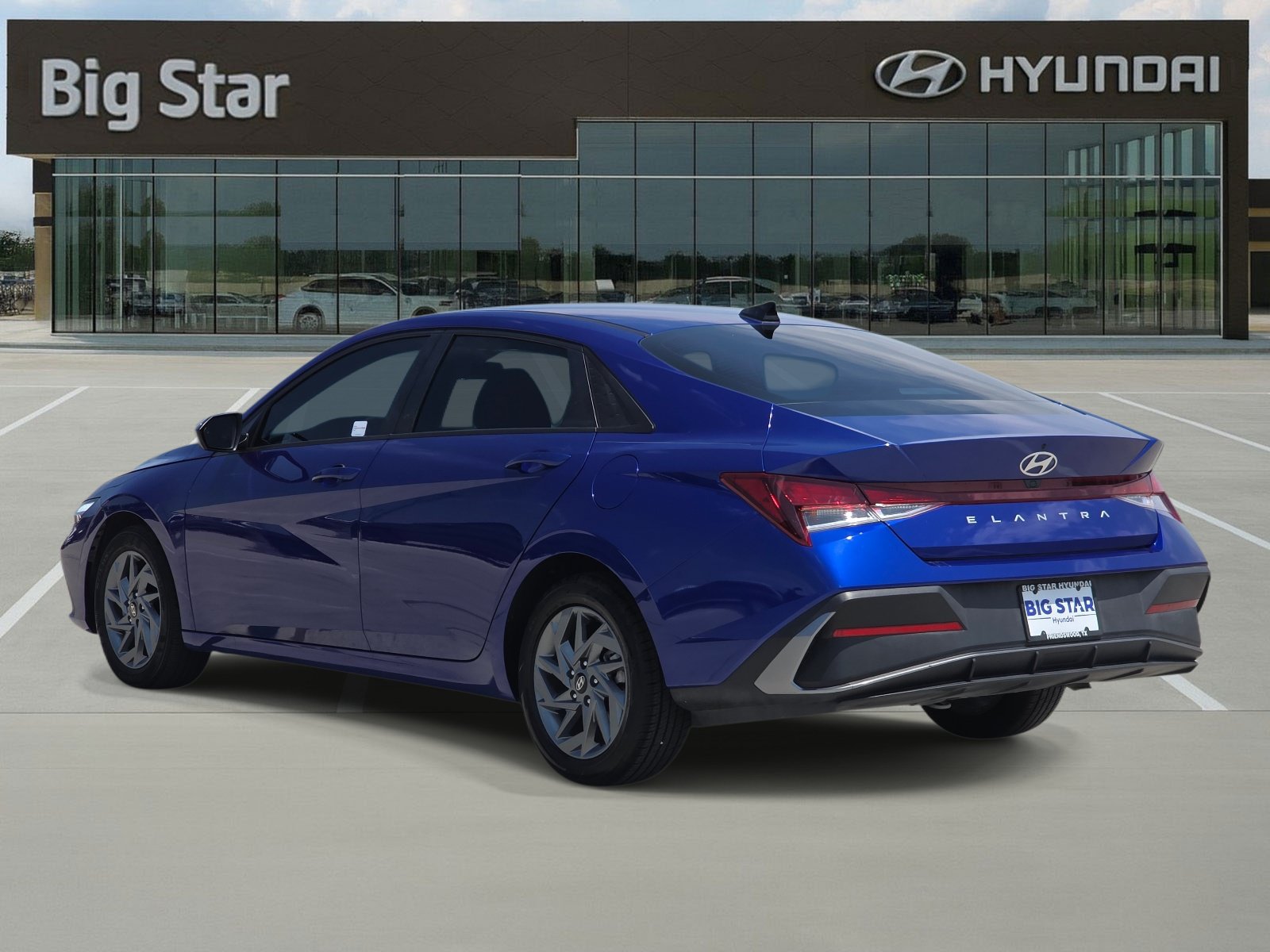 Used 2024 Hyundai Elantra SEL FWD image 3
