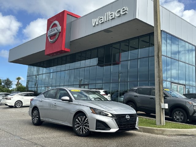 Certified 2023 Nissan Altima 2.5 SV FWD image 1