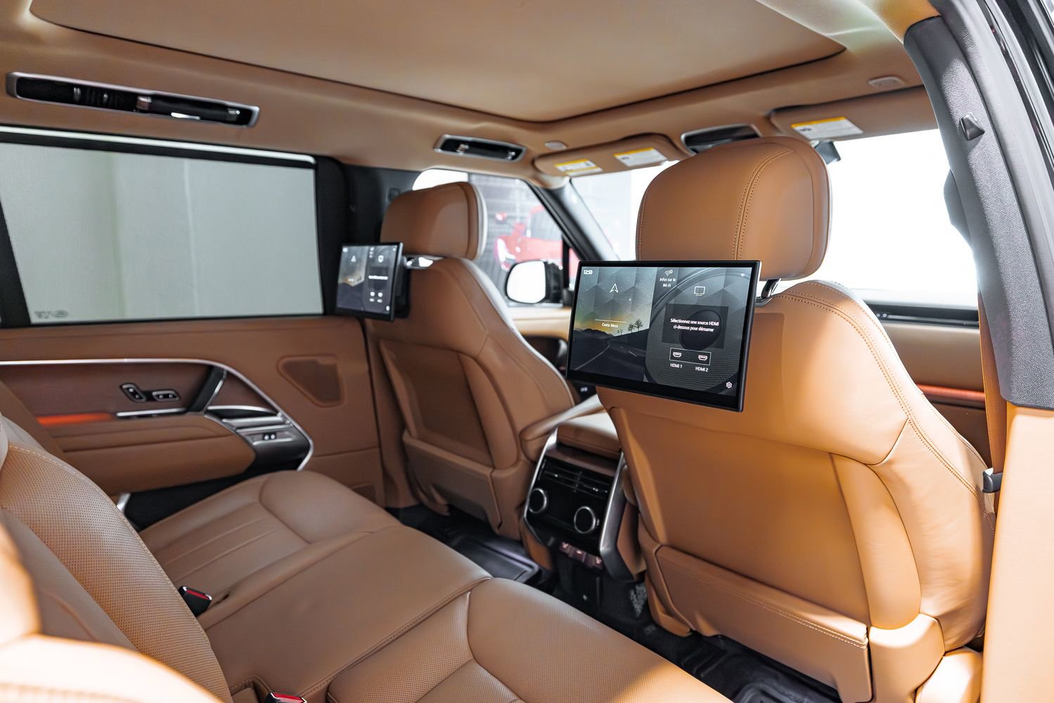 Used 2024 Land Rover Range Rover Long Wheelbase SE image 30