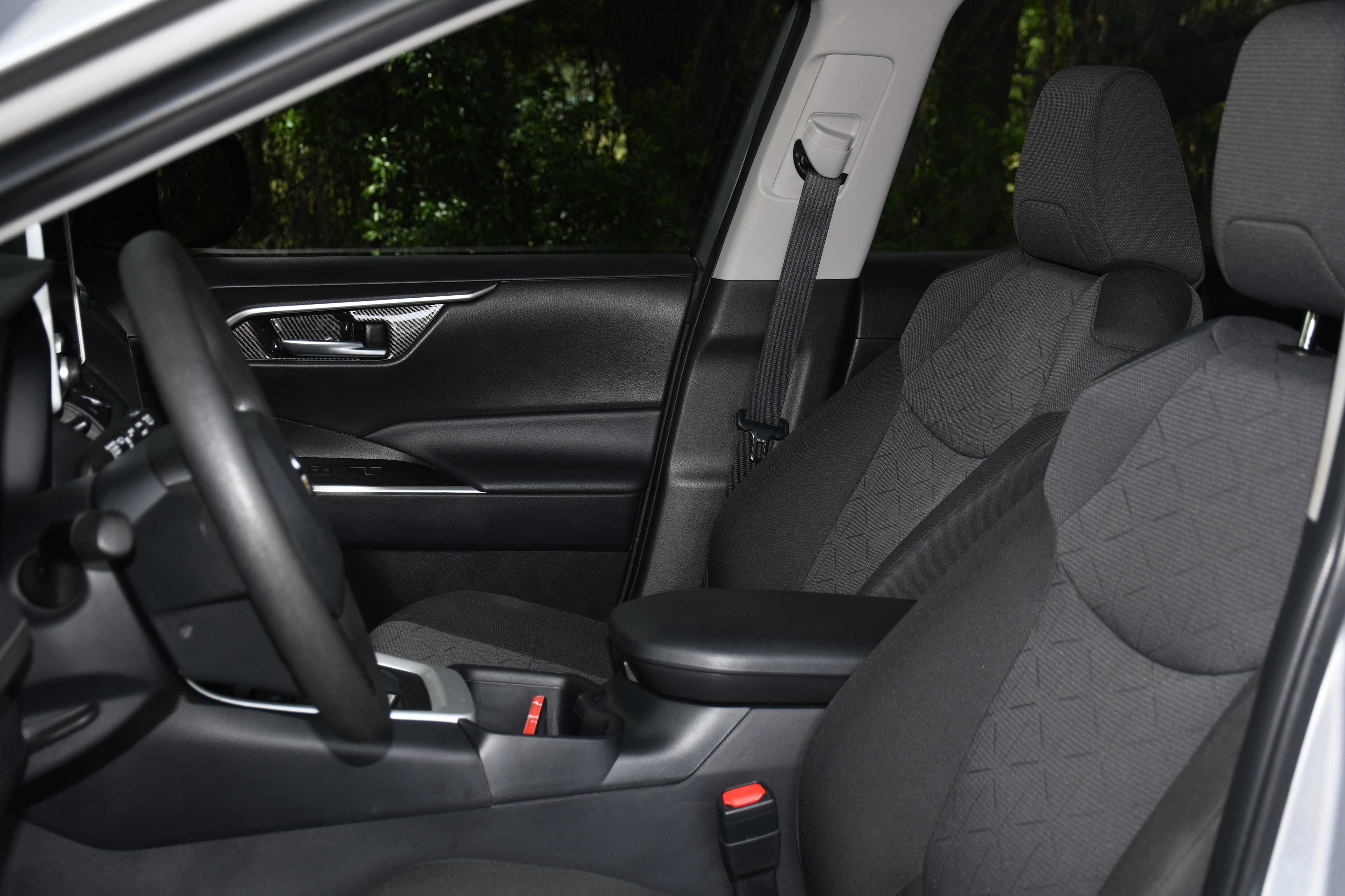 Certified 2025 Toyota RAV4 XLE w/ Convenience Package FWD image 12