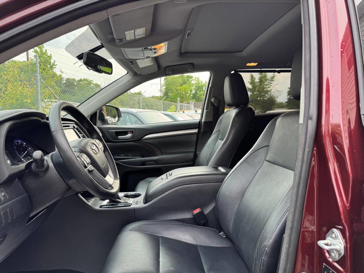 Used 2015 Toyota Highlander XLE image 28