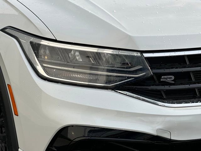 Certified 2022 Volkswagen Tiguan SE R-Line image 10