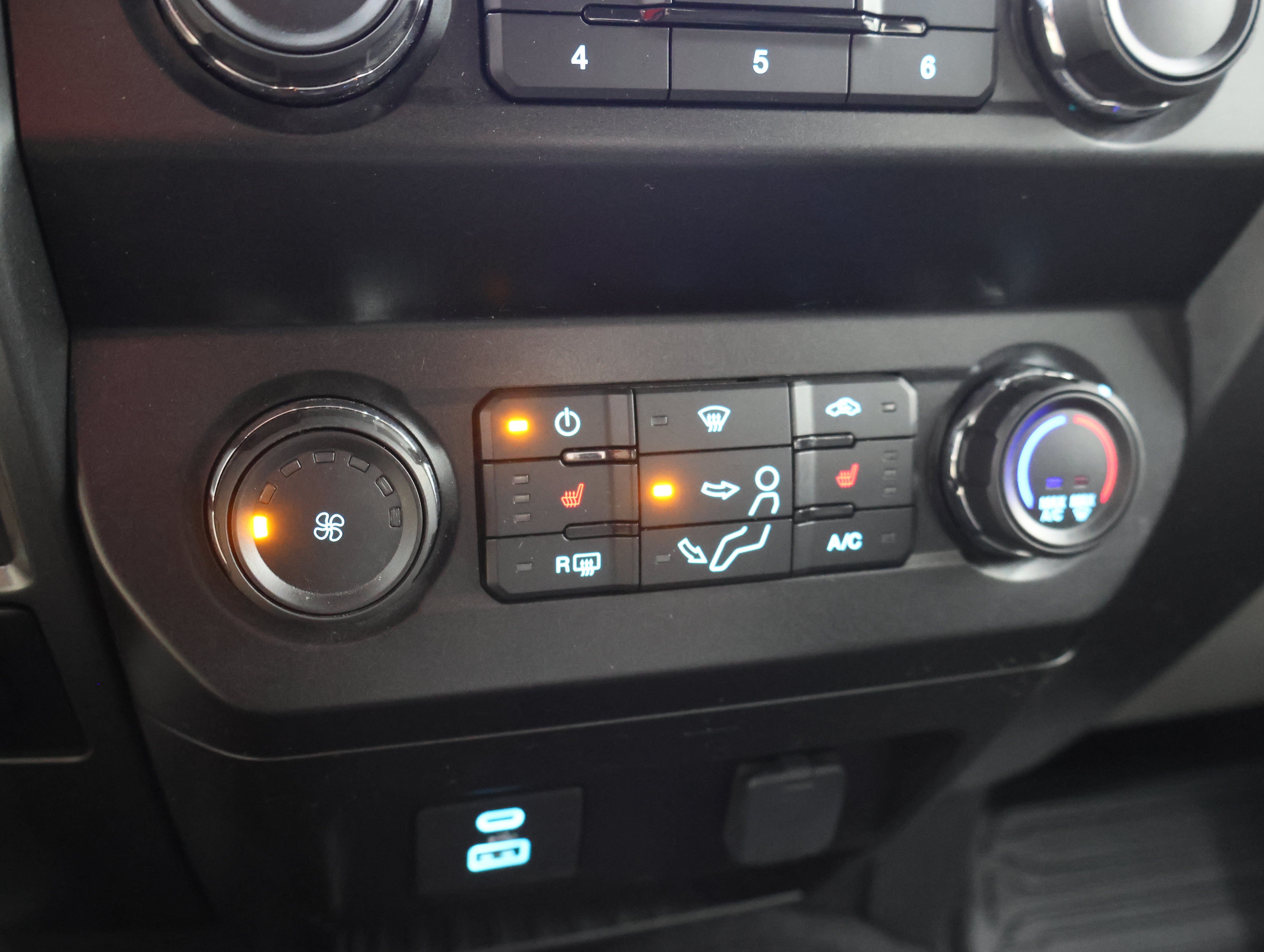 Used 2021 Ford F250 XLT w/ XLT Premium Package AWD/4WD image 48