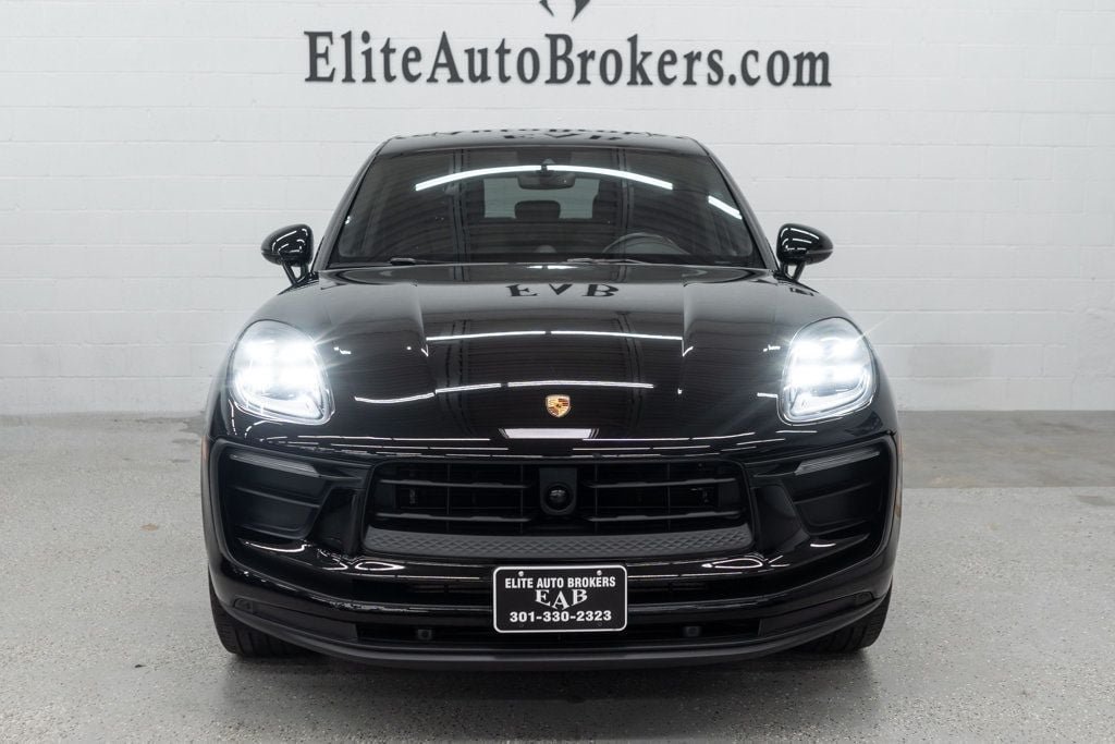 Used 2023 Porsche Macan AWD/4WD image 3