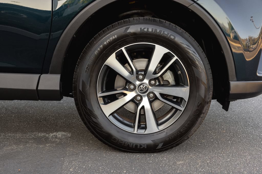 Used 2018 Toyota RAV4 XLE w/ All Weather Liner Package FWD image 4