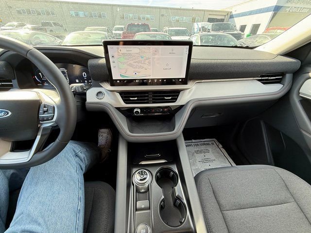 New 2025 Ford Explorer Active image 30
