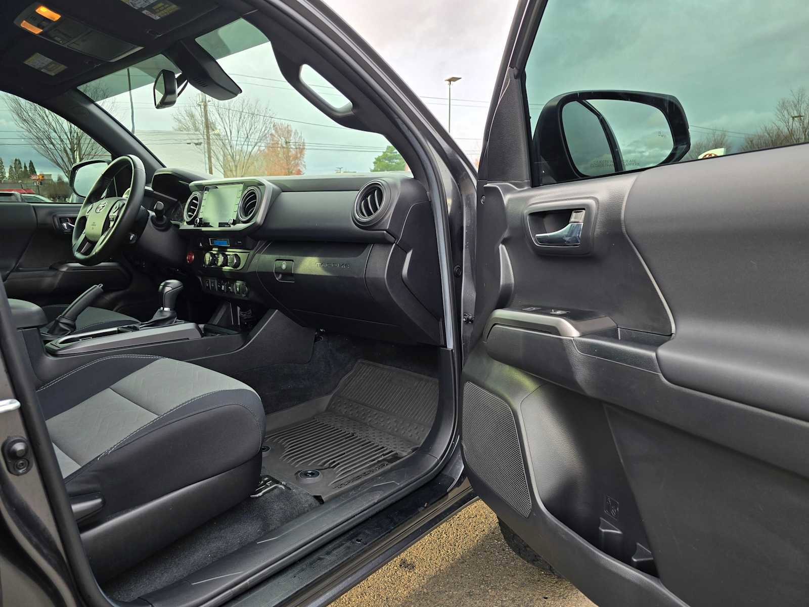 Used 2022 Toyota Tacoma TRD Off-Road image 13