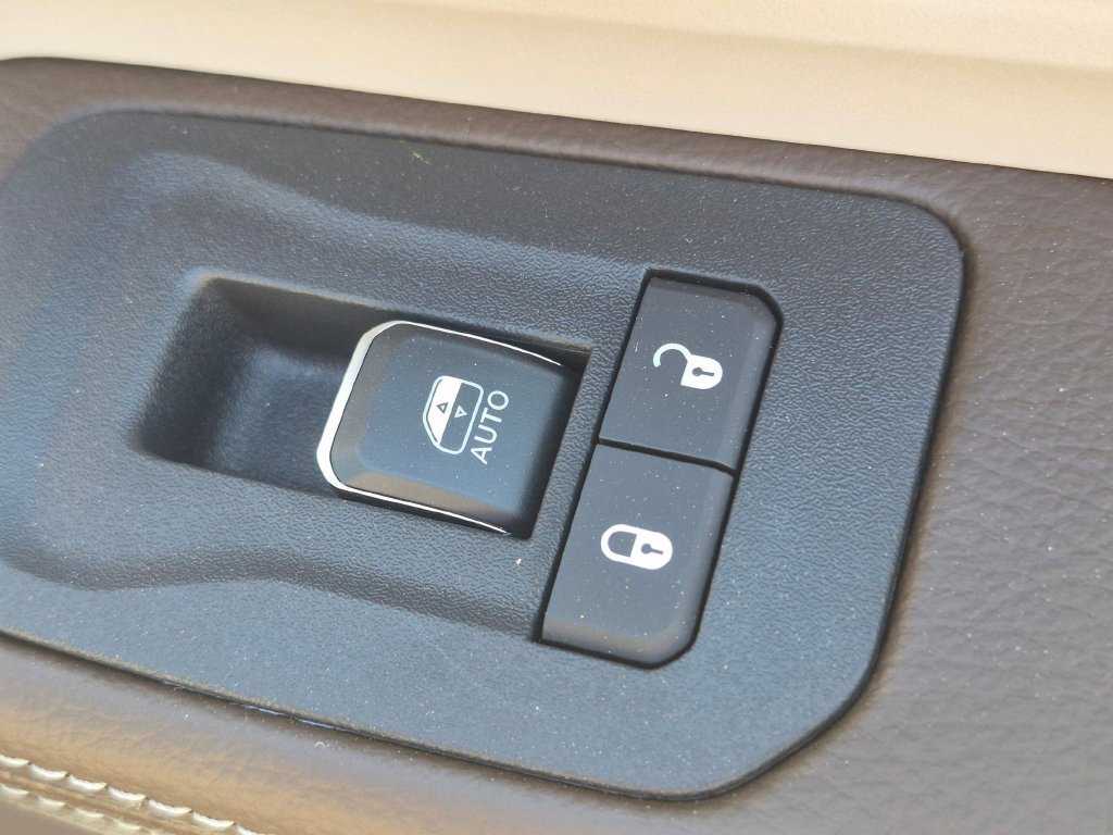 New 2026 RAM 3500 Laramie AWD/4WD image 32