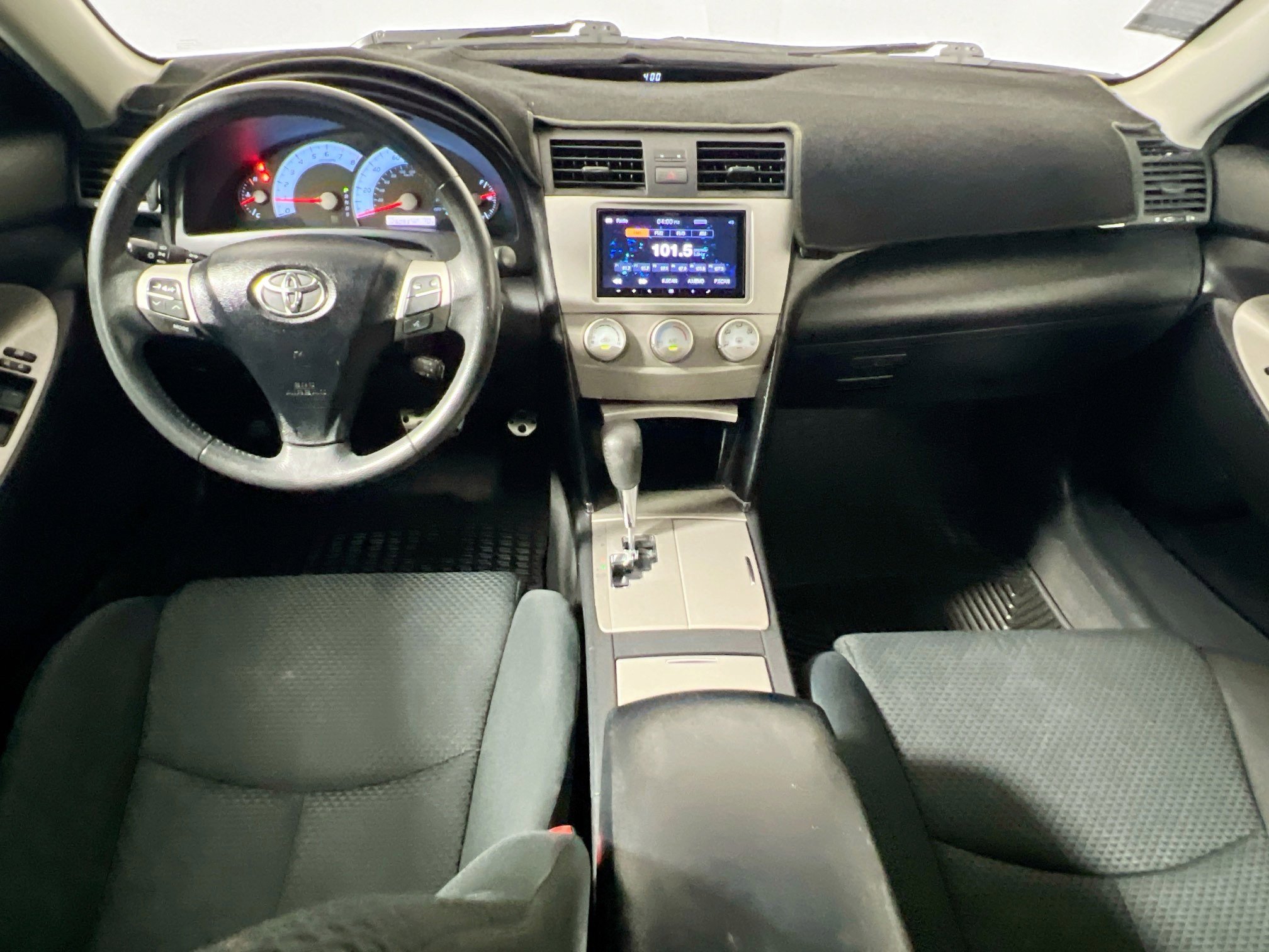 Used 2010 Toyota Camry SE image 30
