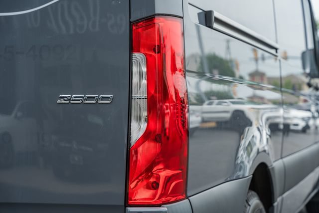 Used 2022 Mercedes-Benz Sprinter 2500 image 7