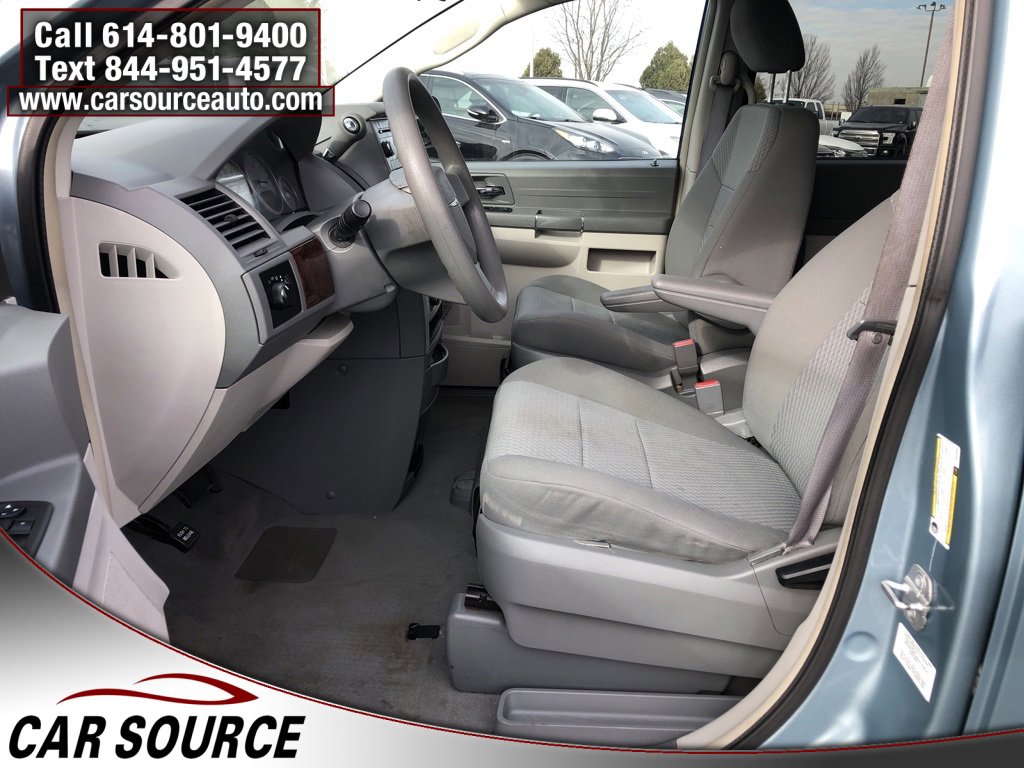 Used 2009 Chrysler Town & Country LX image 12