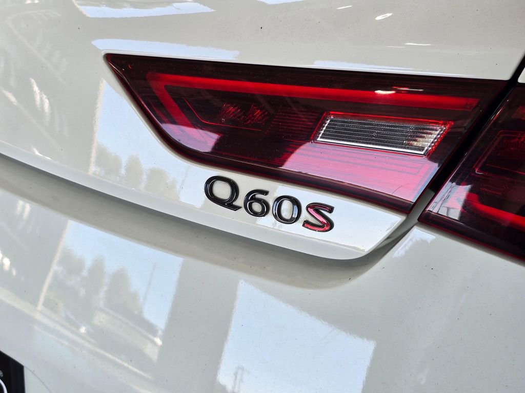 Used 2017 INFINITI Q60 Red Sport 400 AWD/4WD image 26