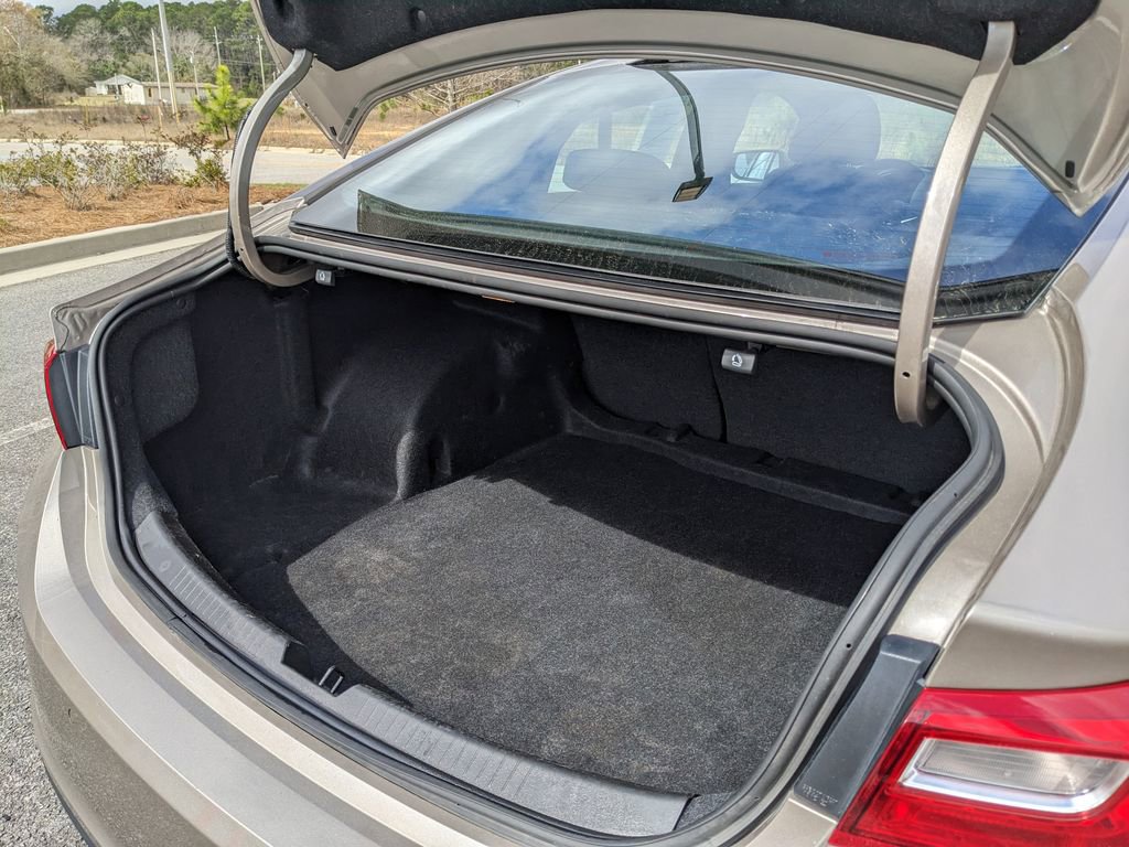 Used 2025 Chevrolet Malibu LT image 40