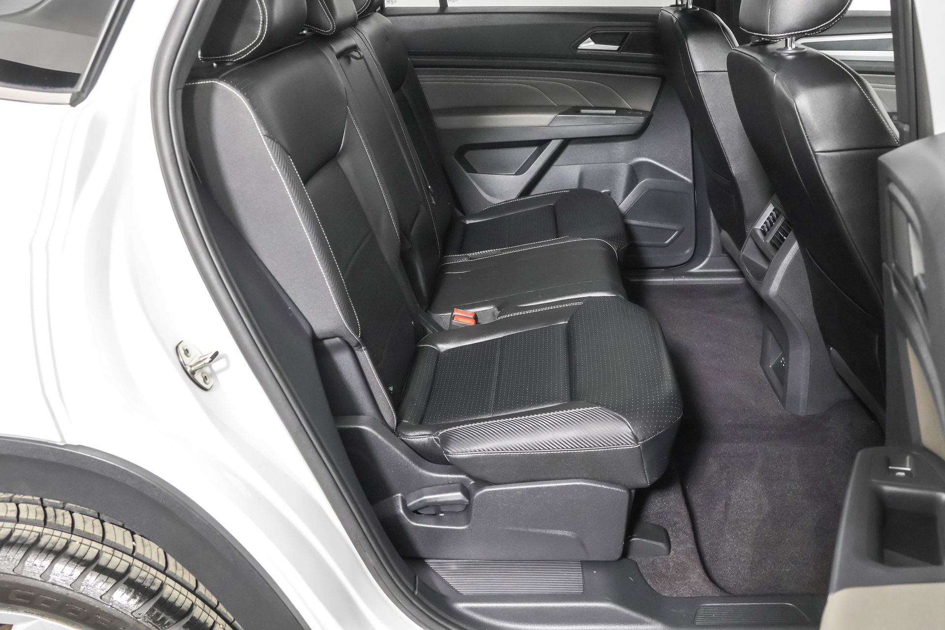 Used 2021 Volkswagen Atlas Cross Sport SEL image 40