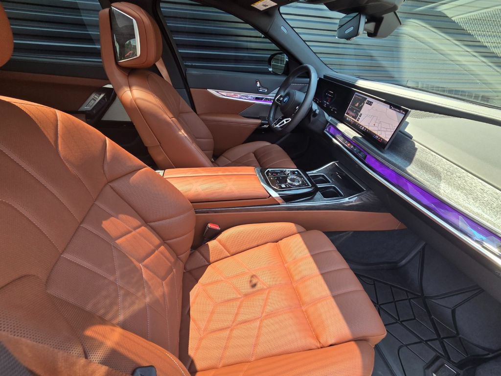 Used 2025 BMW i7 xDrive60 AWD/4WD image 19