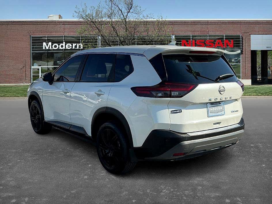 Certified 2023 Nissan Rogue SV image 2