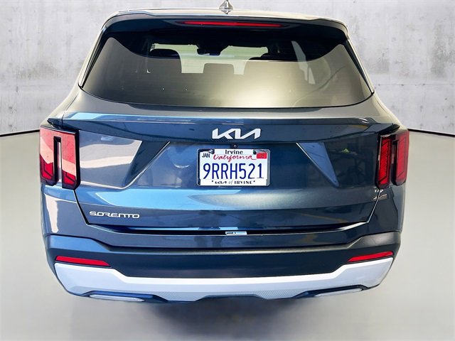 Certified 2024 Kia Sorento LX image 7