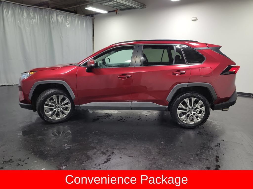 Used 2020 Toyota RAV4 XLE Premium FWD image 5